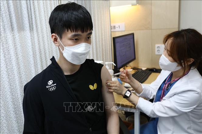 Hàn Quốc bắt đầu tiêm vaccine phòng COVID-19 cho trẻ 12 đến 15 tuổi 